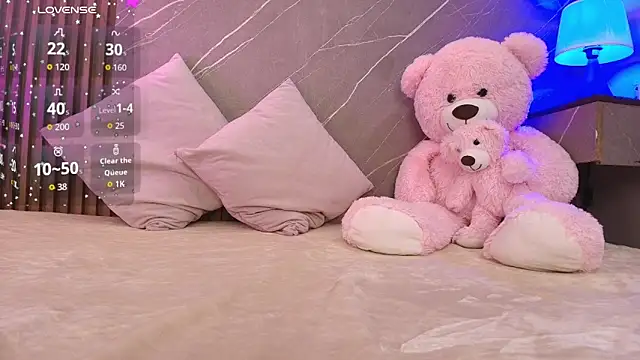 Snapshot of ariana_jhonson1 chatting on February 3, 12:32 pm ariana jhonson1 online show from February 3, 12:32 pm