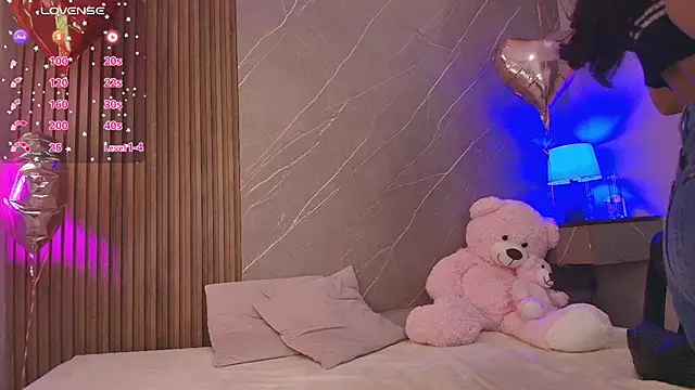 ariana jhonson1 online show from April 3, 12:33 pm