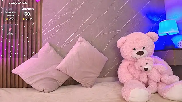 Snapshot of ariana_jhonson1 chatting on February 20, 12:07 pm ariana jhonson1 online show from February 20, 12:07 pm