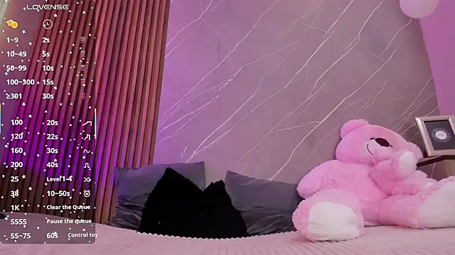 Snapshot of ariana_jhonson1 chatting on December 21, 12:29 pm ariana jhonson1 online show from December 21, 12:29 pm