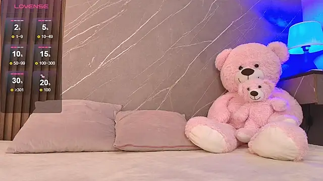 Snapshot of ariana_jhonson1 chatting on February 18, 12:23 pm ariana jhonson1 online show from February 18, 12:23 pm