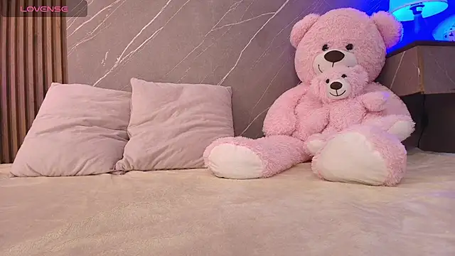 Snapshot of ariana_jhonson1 chatting on February 11, 12:27 pm ariana jhonson1 online show from February 11, 12:27 pm