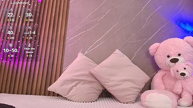 Snapshot of ariana_jhonson1 chatting on February 19, 12:13 pm ariana jhonson1 online show from February 19, 12:13 pm