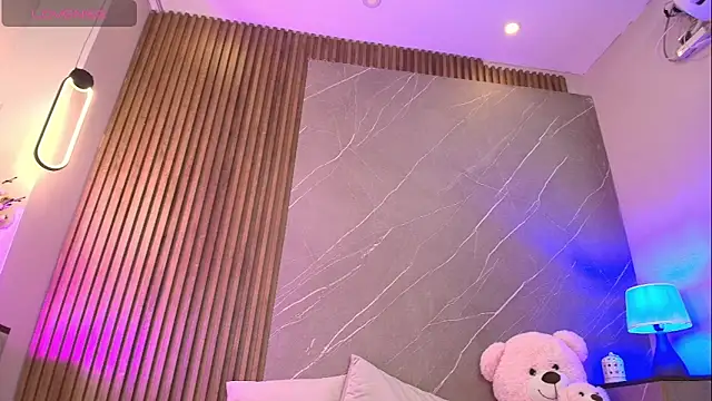 Snapshot of ariana_jhonson1 chatting on January 13, 12:31 pm ariana jhonson1 online show from January 13, 12:31 pm