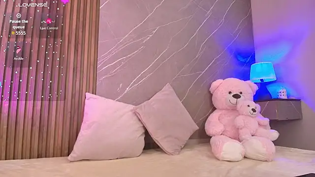 Snapshot of ariana_jhonson1 chatting on January 16, 12:09 pm ariana jhonson1 online show from January 16, 12:09 pm