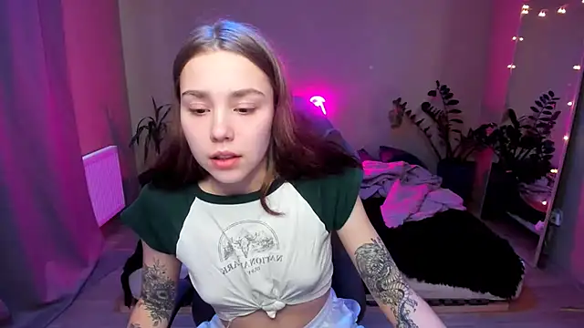 Snapshot of YourMegan chatting on March 22, 8:29 am YourMegan online show from March 22, 8:29 am