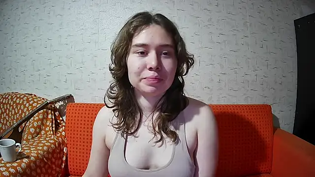 girliemilk online show from December 1, 7:15 pm