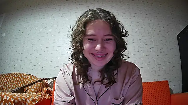 Snapshot of girliemilk chatting on October 29, 10:09 pm girliemilk online show from October 29, 10:09 pm