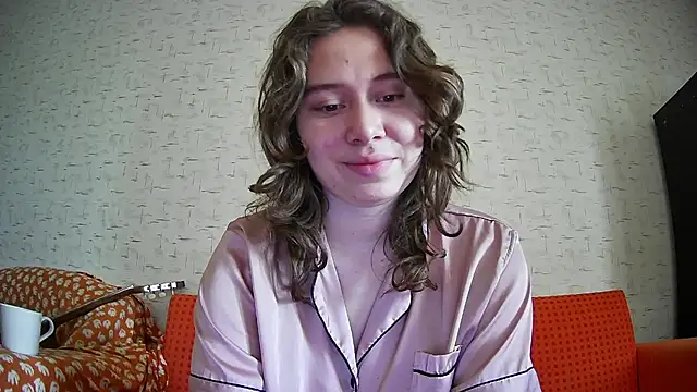 girliemilk online show from November 4, 7:01 am