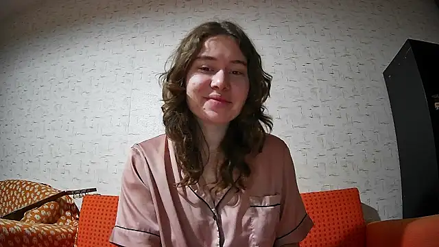 girliemilk online show from January 17, 1:42 am