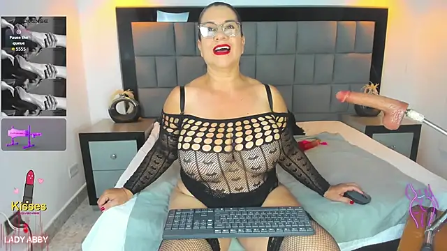 Your Lady Milf online show from November 6, 8:02 pm