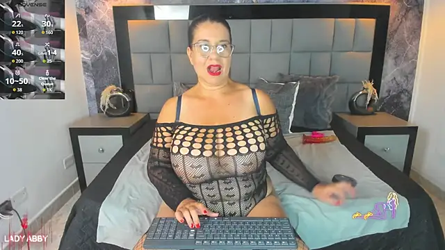 Your Lady Milf online show from January 13, 7:07 pm