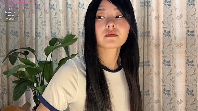 Snapshot of nanaliu6 chatting on February 14, 10:48 am nanaliu6 online show from February 14, 10:48 am