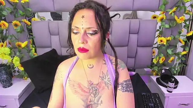 Snapshot of Fenix_Lilith chatting on November 27, 8:31 pm Fenix Lilith online show from November 27, 8:31 pm