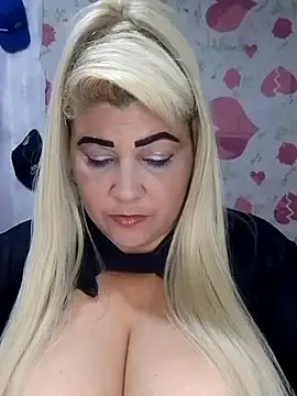 Snapshot of BonniAdams chatting on October 19, 12:02 am BonniAdams online show from October 19, 12:02 am