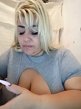 Snapshot of BonniAdams chatting on June 19, 4:07 am BonniAdams online show from June 19, 4:07 am