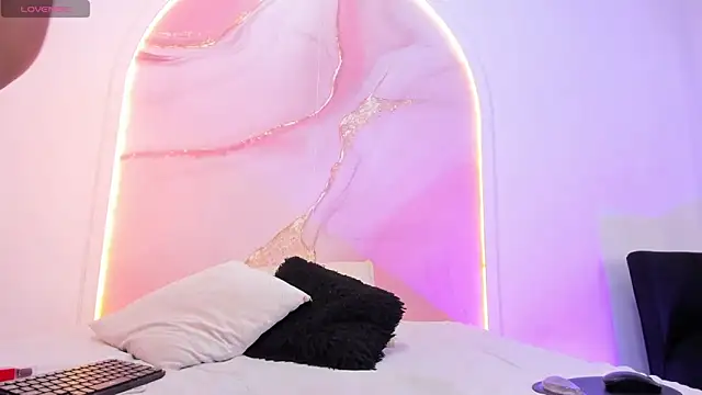 Snapshot of Sofii_Lopezz chatting on October 27, 12:50 pm Sofii Lopezz online show from October 27, 12:50 pm