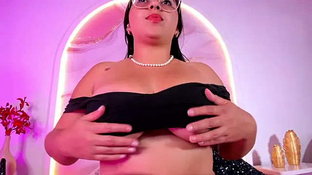 Snapshot of Sofii_Lopezz chatting on March 10, 5:50 pm Sofii Lopezz online show from March 10, 5:50 pm