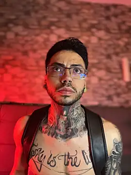 Walker Thomas1 online show from March 24, 12:16 pm