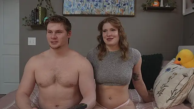 Snapshot of TomAndMarie chatting on February 16, 10:51 pm TomAndMarie online show from February 16, 10:51 pm