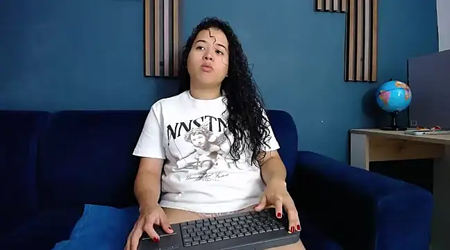 Snapshot of ema_abby chatting on February 12, 7:02 pm ema abby online show from February 12, 7:02 pm