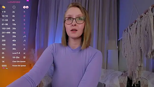 Agatha Mott online show from March 15, 2:01 pm