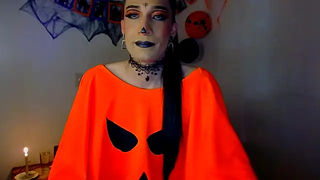 Snapshot of NovaNyx11 chatting on October 31, 10:38 pm NovaNyx11 online show from October 31, 10:38 pm