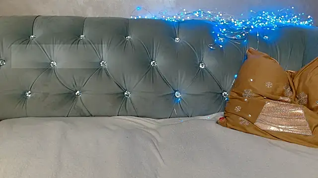 Snapshot of xoCaroxQueenxo chatting on February 16, 3:15 am xoCaroxQueenxo online show from February 16, 3:15 am