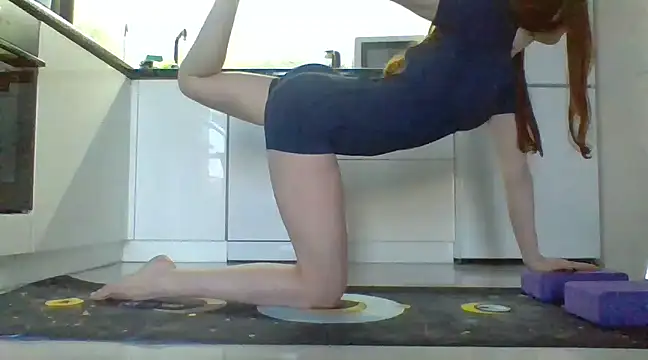 Snapshot of Katya_yoga chatting on March 17, 4:29 am Katya yoga online show from March 17, 4:29 am