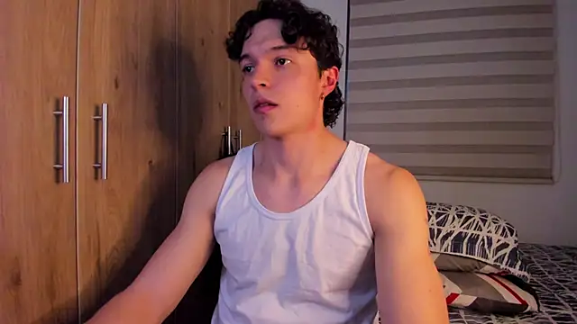 Snapshot of Mastrangelo_xxx chatting on October 21, 4:56 am Mastrangelo xxx online show from October 21, 4:56 am