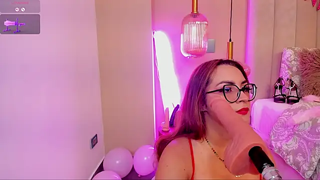 Snapshot of JessyCream chatting on February 15, 4:01 pm JessyCream online show from February 15, 4:01 pm