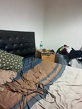 liamlara online show from March 6, 1:00 am