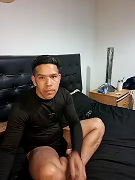 liamlara online show from October 2, 3:43 am