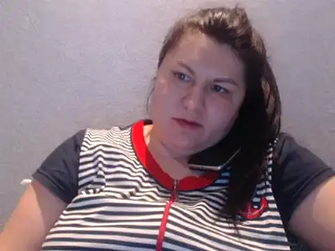 Snapshot of KiraSwee chatting on March 1, 5:49 pm KiraSwee online show from March 1, 5:49 pm