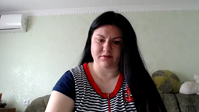 Snapshot of KiraSwee chatting on September 10, 8:35 am KiraSwee online show from September 10, 8:35 am