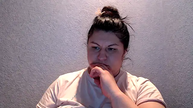 Snapshot of KiraSwee chatting on November 22, 7:46 pm KiraSwee online show from November 22, 7:46 pm