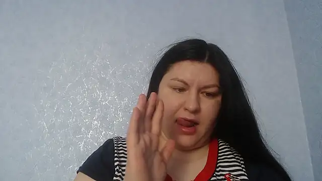 KiraSwee online show from January 13, 7:45 am