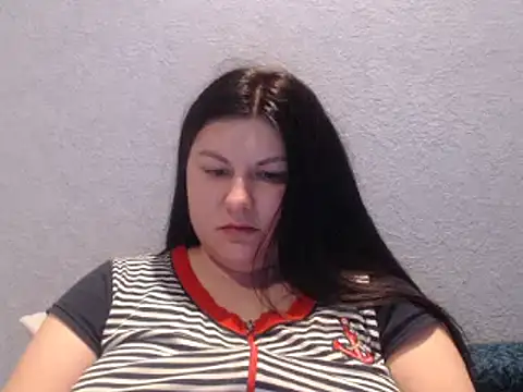 Snapshot of KiraSwee chatting on February 21, 7:32 pm KiraSwee online show from February 21, 7:32 pm