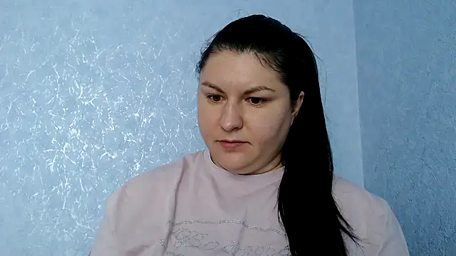 Snapshot of KiraSwee chatting on September 9, 8:24 am KiraSwee online show from September 9, 8:24 am