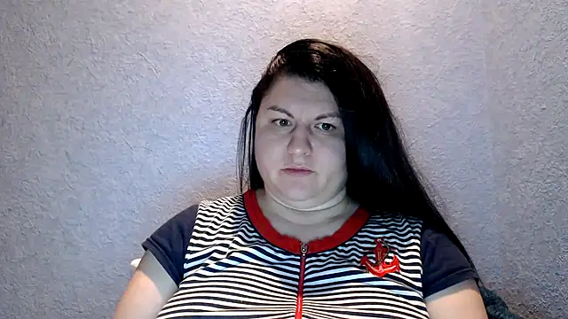 Snapshot of KiraSwee chatting on November 12, 5:28 pm KiraSwee online show from November 12, 5:28 pm