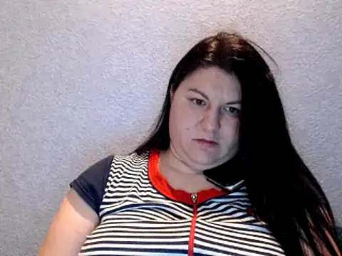 Snapshot of KiraSwee chatting on December 10, 5:11 pm KiraSwee online show from December 10, 5:11 pm