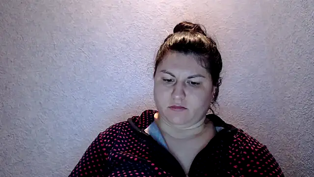 Snapshot of KiraSwee chatting on November 18, 7:06 pm KiraSwee online show from November 18, 7:06 pm