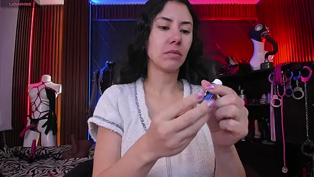 Snapshot of XiaQueen chatting on January 8, 12:11 pm XiaQueen online show from January 8, 12:11 pm