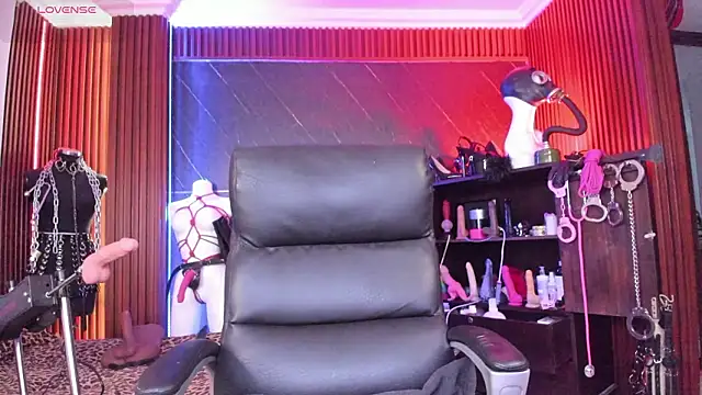 Snapshot of XiaQueen chatting on February 27, 11:32 am XiaQueen online show from February 27, 11:32 am