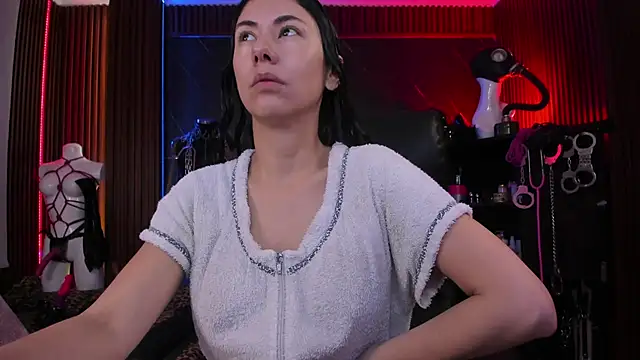 Snapshot of XiaQueen chatting on February 3, 11:59 am XiaQueen online show from February 3, 11:59 am