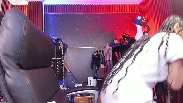 Snapshot of XiaQueen chatting on January 15, 11:35 am XiaQueen online show from January 15, 11:35 am