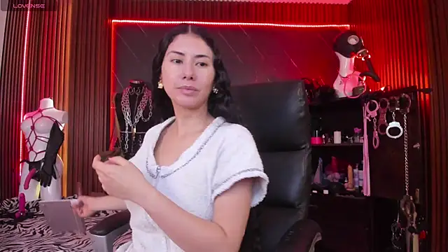 Snapshot of XiaQueen chatting on December 17, 1:16 pm XiaQueen online show from December 17, 1:16 pm