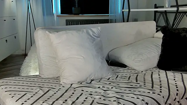 emiljanna online show from October 17, 9:56 am