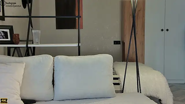 emiljanna online show from November 5, 2:47 am