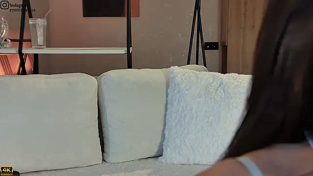 emiljanna online show from November 28, 4:56 am